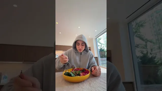 Leana Deeb, a YouTube video with a Bloom read