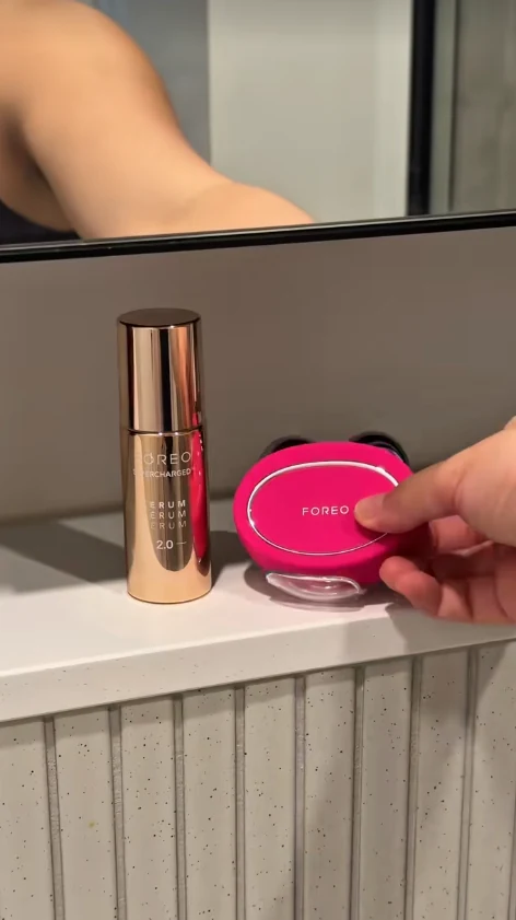 The device and the serum together, in the same video