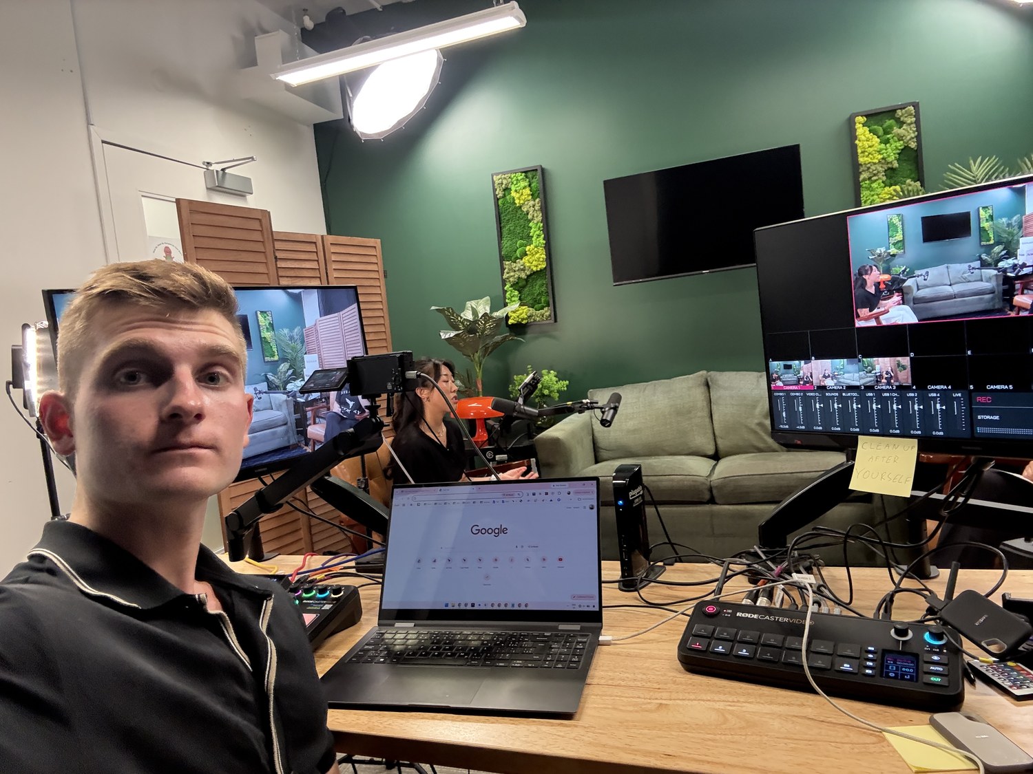 desk-live