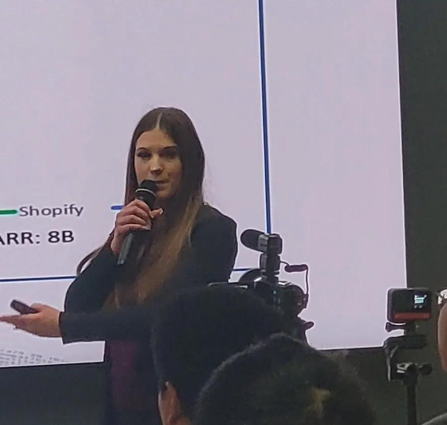 Pitching Fixon AI at the LaunchHub Angels event